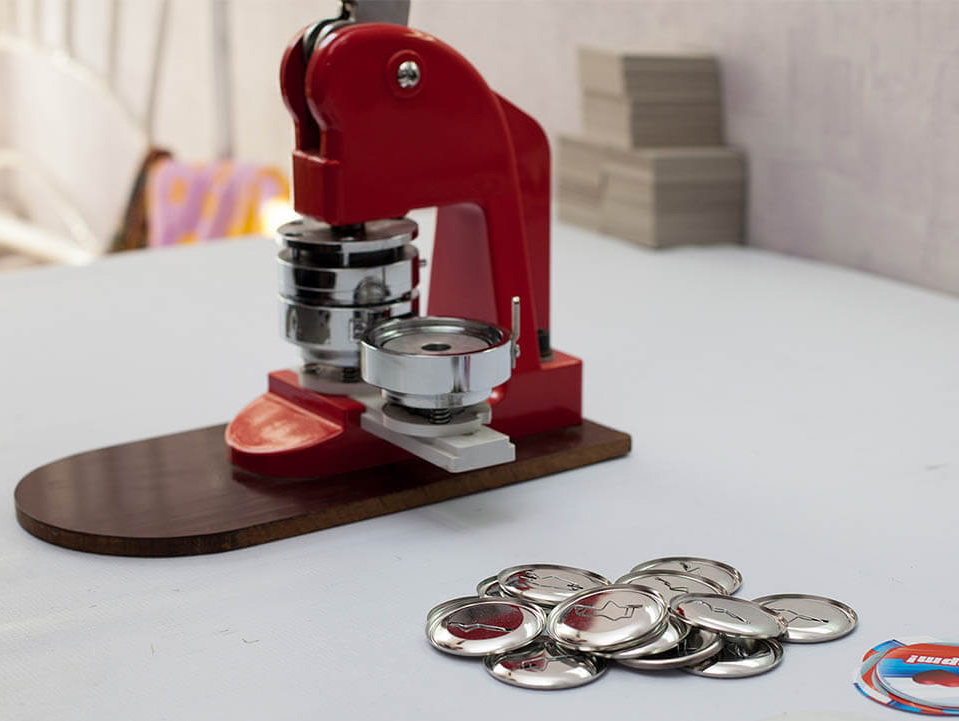 Изготовление значков